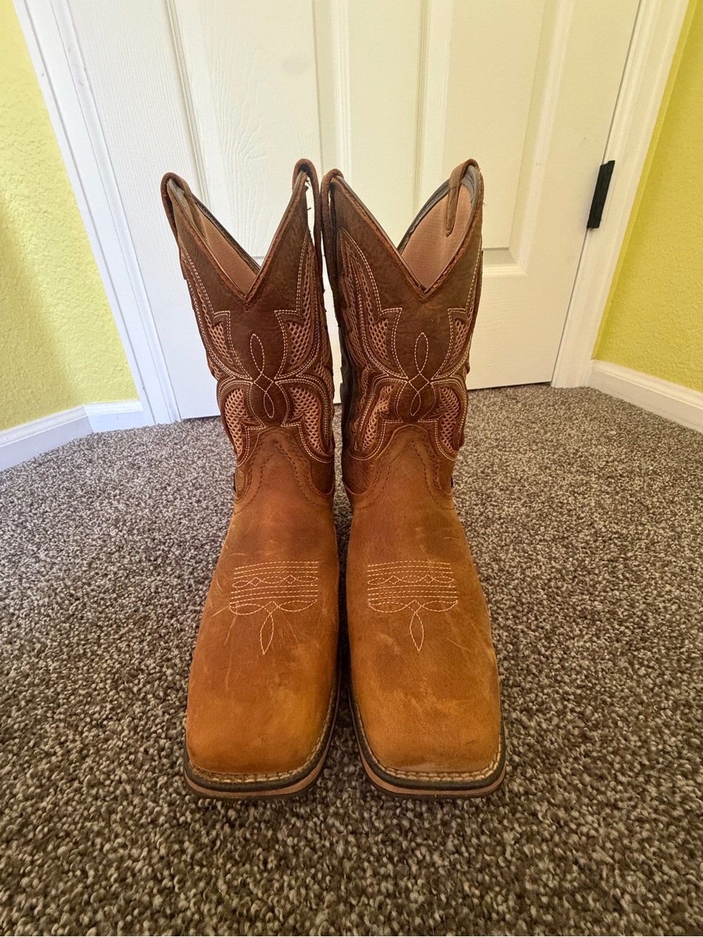Size 11 Women’s Ariat Boots